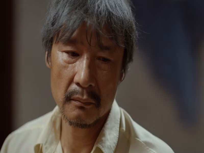 Nghệ sĩ Võ Hoài Nam đóng ông Sinh trong Hương vị tình thân. Năm 2023, anh góp mặt trong phim Món quà của cha (trong ảnh). Ảnh: VOV.