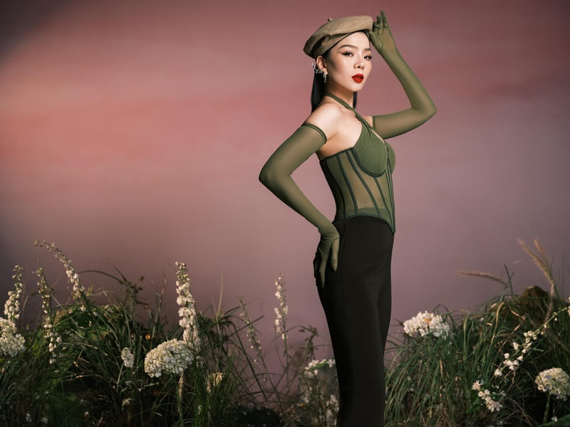 Hiện tại, "nữ hoàng phòng trà" tham gia gameshow Chị đẹp đạp gió rẽ sóng.