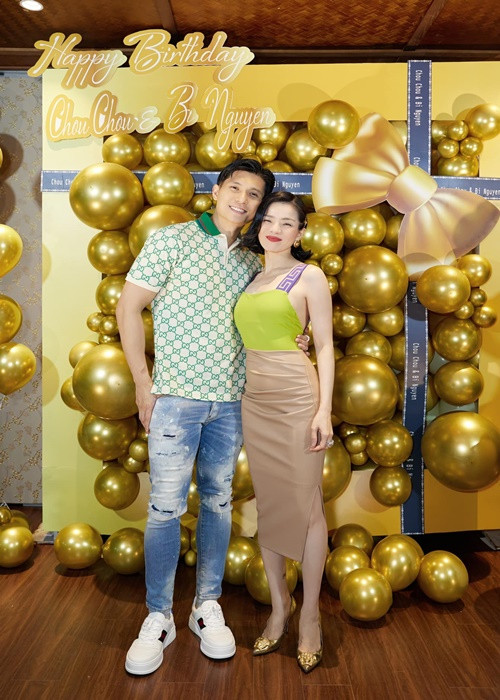 Lệ Quyên và bạn trai kém 12 tuổi ngày càng mặn nồng.