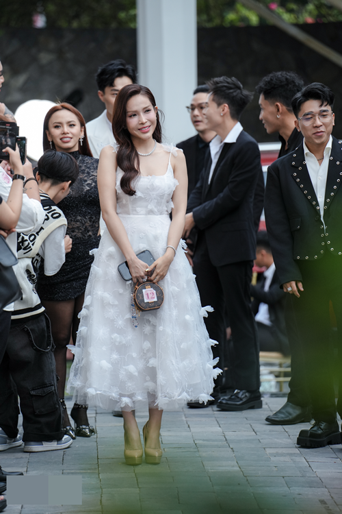 Đám cưới của Phương Lan quy tụ nhiều nghệ sĩ. Đến dự hôn lễ, Khả Như chạm mặt Puka. Ảnh: NVCC.