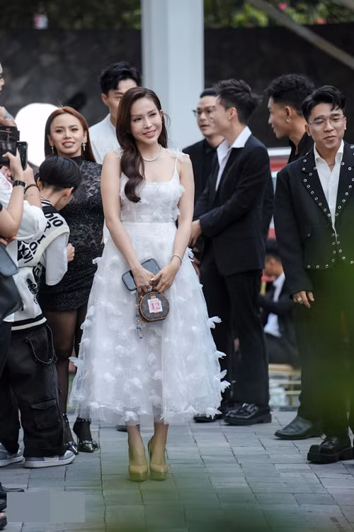 Đám cưới của Phương Lan quy tụ nhiều nghệ sĩ. Đến dự hôn lễ, Khả Như chạm mặt Puka. Ảnh: NVCC.