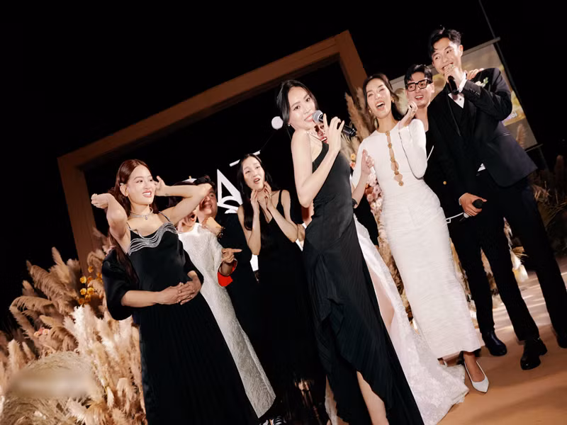 Lan Ngọc hát Gái già muốn lấy chồng. Ảnh: NVCC.