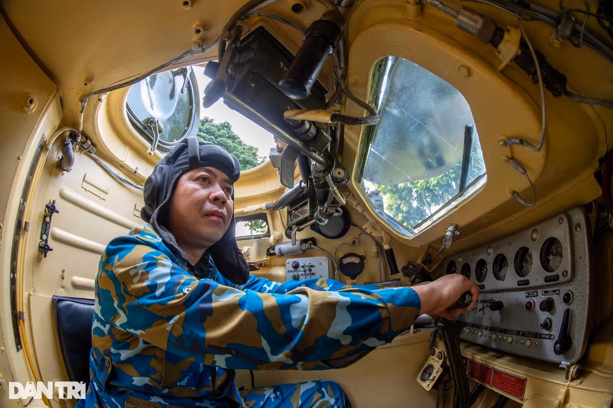 Tổ hợp tên lửa A-89 có kíp xe gồm 3 người, một trưởng xe, một lái xe và một xạ thủ. Ngoài việc bảo vệ vùng trời sân bay Nội Bài, tổ hợp tên lửa A-89 còn được sử dụng để bảo vệ trận địa tên lửa, tìm và diệt các mục tiêu tầm thấp trong phạm vi 5km.