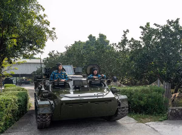 Tổ hợp tên lửa phòng không tầm thấp A-89 thuộc biên chế Tiểu đoàn tên lửa 172 (Trung đoàn 64, Sư đoàn 361, Quân chủng Phòng không Không quân), nhận nhiệm vụ bảo vệ khu vực sân bay Nội Bài (TP Hà Nội) từ năm 1989 tới nay.