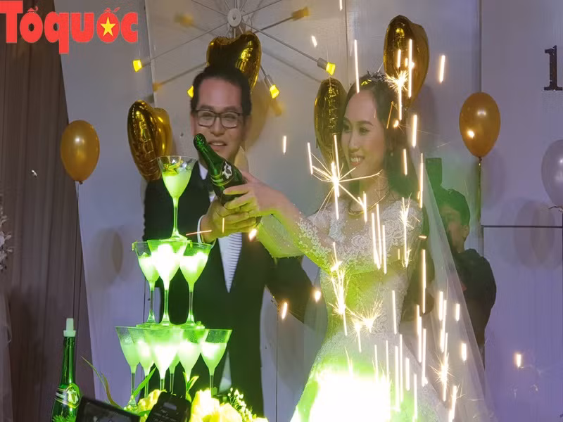 Đám cưới của nghệ sĩ Trung Hiếu diễn ra tại Sơn La - quê nhà cô dâu, Thái Bình - quê nhà chú rể và tại Hà Nội. Ảnh: Tổ Quốc.