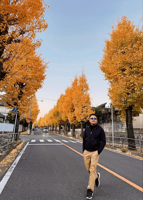 Phương Oanh trở thành phó nháy cho chồng trong chuyến đi.