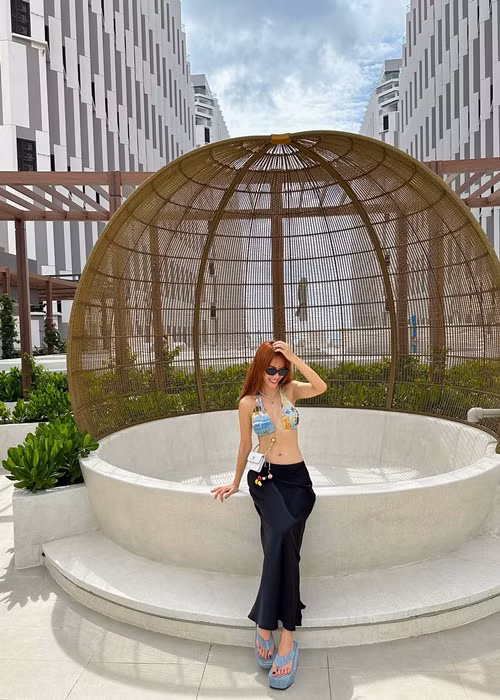 Ở tuổi 39, nữ ca sĩ vẫn trẻ trung, gợi cảm. Ảnh: FBNV.