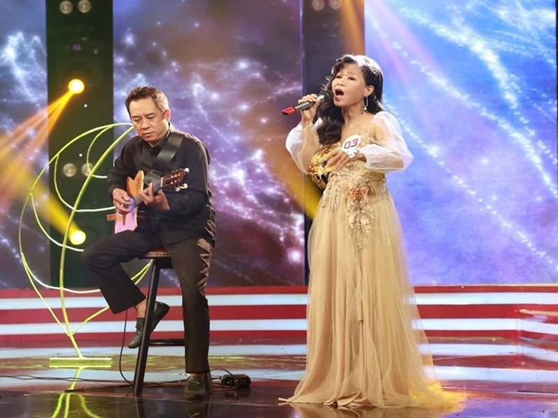 Đến tháng 10/2010, Thái Trân phát hiện mình bị suy thận, suy tim nên phải nghỉ hát. Năm 2020, sau 6 năm vắng bóng trên sân khấu ca nhạc, Thái Trân xuất hiện trở lại trong Ca sĩ bí ẩn mùa 4. Kết thúc phần trình diễn, cô nghẹn ngào chia sẻ: “Tôi thật sự rất nhớ sân khấu, nhớ nghề ca hát”. Ảnh: Sức Khỏe và Cuộc Sống.