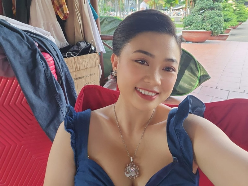 Vợ Lê Huỳnh vừa đóng phim vừa bán hàng online.