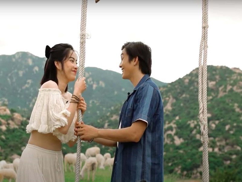 Lãnh Thanh và Nam Em bén duyên khi tham gia chương trình Vô lăng tình yêu. Sau một thời gian ngắn công khai chuyện hẹn hò, cả hai chia tay. Lãnh Thanh chia sẻ, việc trở thành cặp đôi ngoài đời thực khác với trong chương trình. Ảnh: Yan.