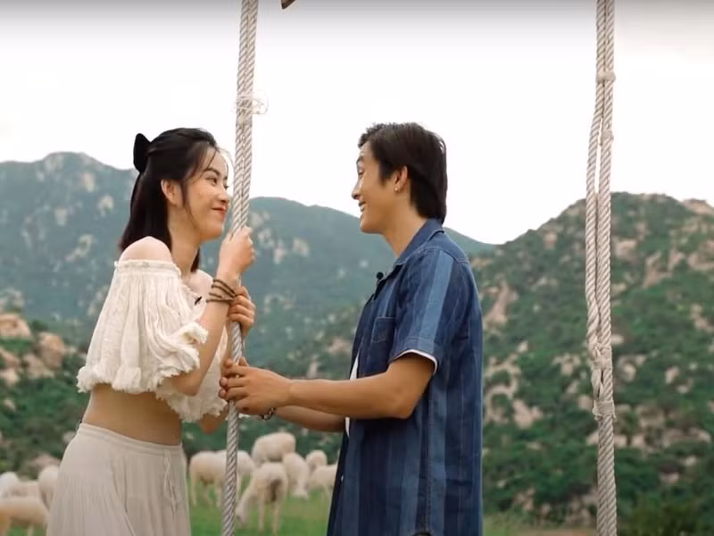 Lãnh Thanh và Nam Em bén duyên khi tham gia chương trình Vô lăng tình yêu. Sau một thời gian ngắn công khai chuyện hẹn hò, cả hai chia tay. Lãnh Thanh chia sẻ, việc trở thành cặp đôi ngoài đời thực khác với trong chương trình. Ảnh: Yan.