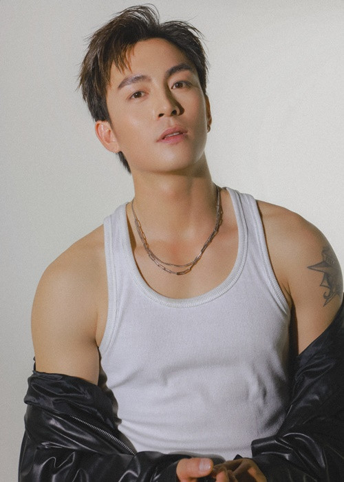 Khi mới vào nghề, Lãnh Thanh từng bị gạ đi khách. Anh kể, có một người hẹn anh đi cà phê và nói rằng có chuyến đi Thái Lan quay quảng cáo với cát-sê 40 triệu đồng nhưng chỉ được đi một mình. Khi biết đây là lời gạ gẫm, Lãnh Thanh từ chối khéo. Ảnh: FBNV.