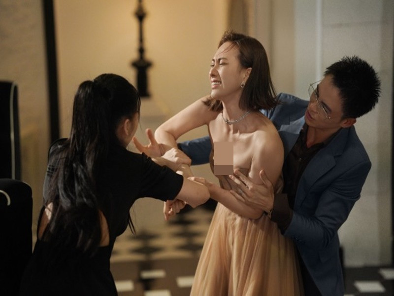 Ngoài Miu Lê, Lãnh Thanh đóng cảnh nóng với Phương Anh Đào. Anh chia sẻ trên Vietnamnet, sự hài hước của Miu Lê giúp các cảnh nóng đỡ ngượng ngùng còn Phương Anh Đào bản lĩnh, chuyên nghiệp. Ảnh: An Ninh Thủ Đô.