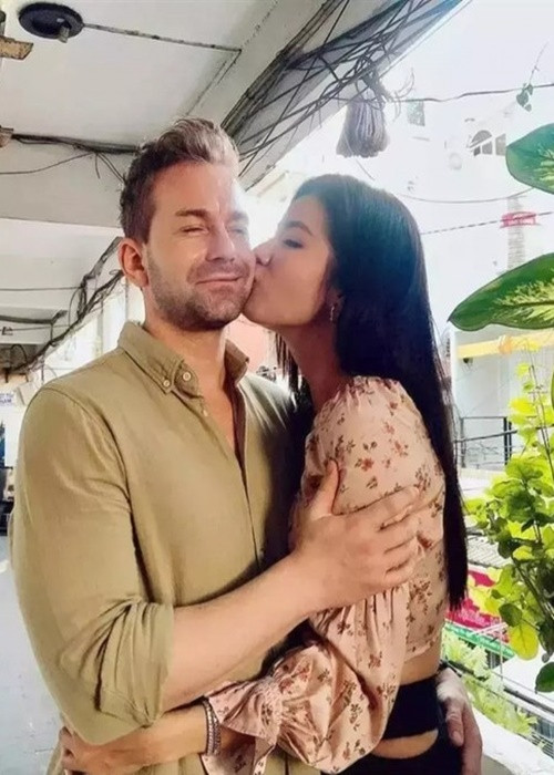 Bạn trai Tây của Minh Tú luôn nói "anh chờ em" khi nữ người mẫu chưa sẵn sàng nhận lời cầu hôn.