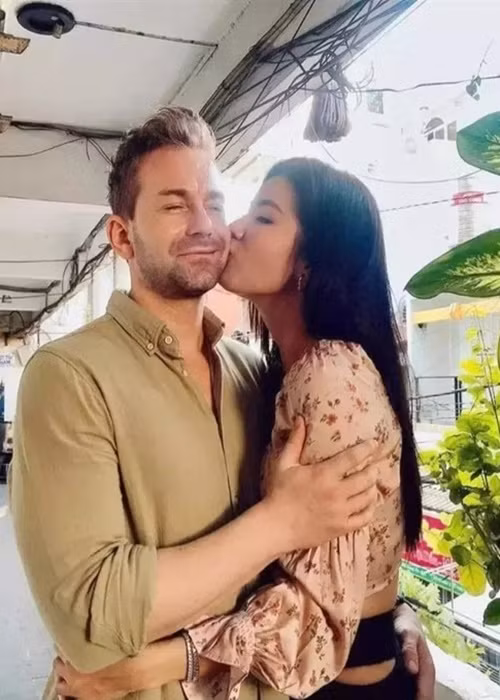 Bạn trai Tây của Minh Tú luôn nói "anh chờ em" khi nữ người mẫu chưa sẵn sàng nhận lời cầu hôn.