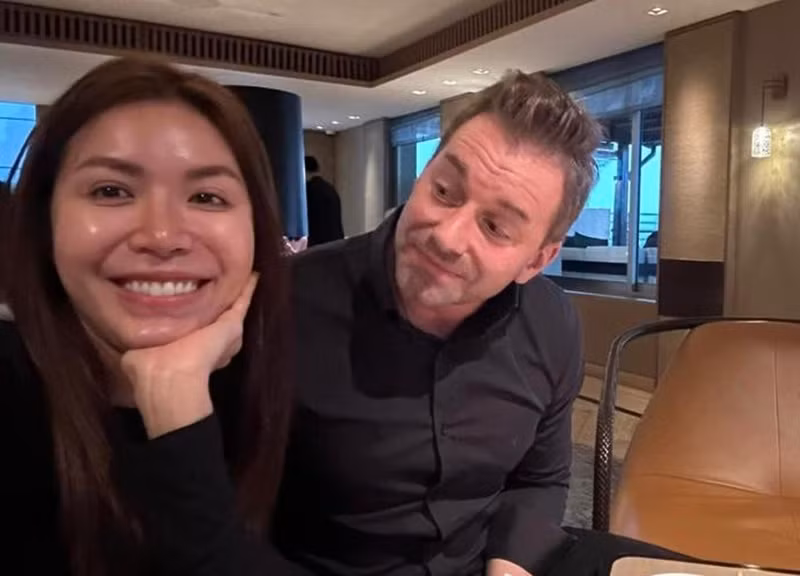 “Thôi đừng có nói giỡn, mẹ về mẹ buồn mẹ khóc mấy ngày. Mẹ nói rồi, con bỏ ai thì bỏ đừng bỏ nó tội nghiệp. Mẹ thương nó", mẹ của Minh Tú phản ứng khi nghe con gái chia tay.