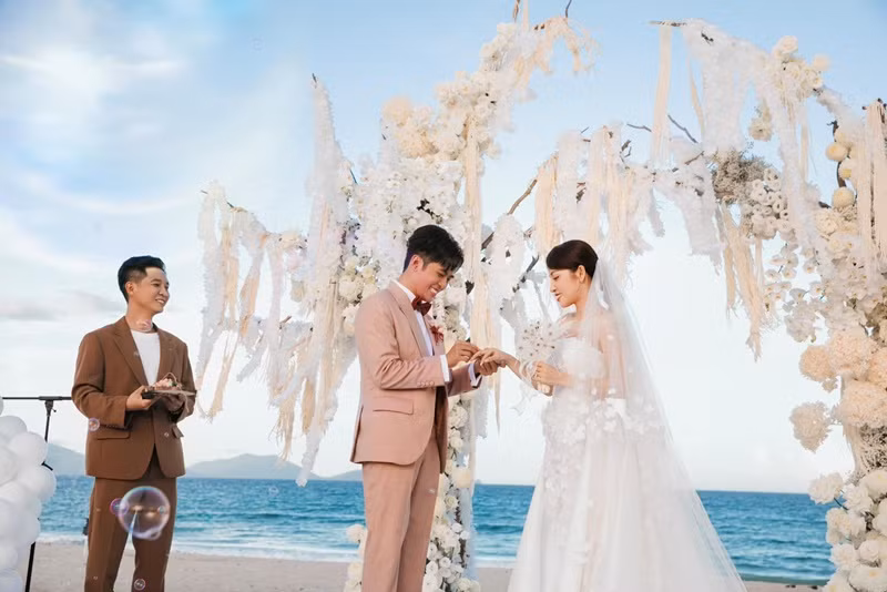 Gin Tuấn Kiệt chia sẻ thêm trên trang cá nhân: "Cục vợ ơi, cảm ơn em đã chọn anh làm cục chồng". Ảnh: FBNV.