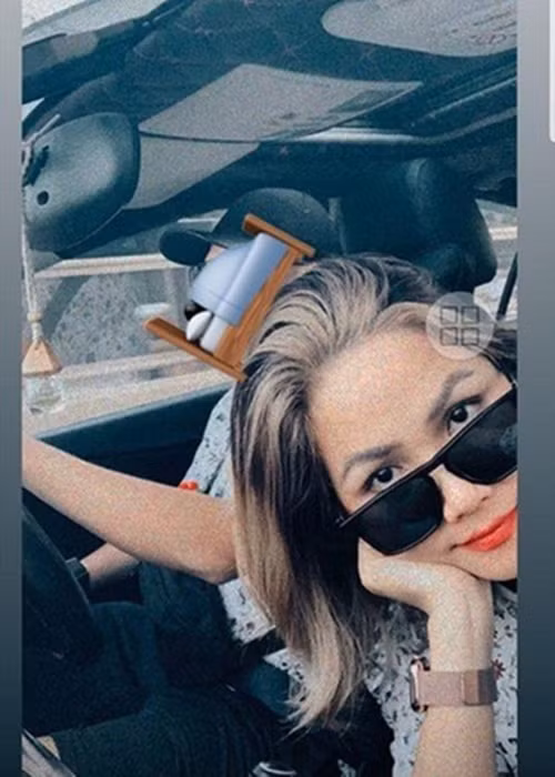 Tháng 4, Hoa hậu H’hen Niê thừa nhận, cô đã chia tay người yêu. Trên Tiền Phong, người đẹp bày tỏ, cô trân trọng khoảng thời gian cả hai bên nhau. “Lần đầu tôi yêu nên những cảm xúc ấy cho tôi thật nhiều kỷ niệm đẹp và ý nghĩa. Tôi nghĩ rằng chữ duyên rất khó lý giải và cảm ơn vì cùng tôi trong những tháng năm qua”, H’hen Niê cho hay. Ảnh: FBNV.