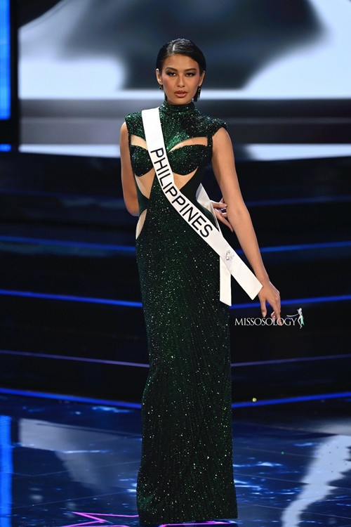 Đại diện Philippines Michelle Dee được Missosology dự đoán giành hiệu á hậu 2 Miss Universe 2023. Theo chuyên trang sắc đẹp, ban đầu, thí sinh này có vẻ mờ nhạt. Tuy nhiên, trong bán kết, cô tỏa sáng nhờ vẻ đẹp sang trọng và sự tinh tế.