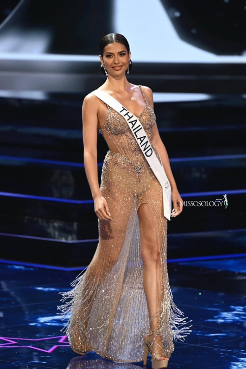 Anntonia Porsild từng đăng quang Miss Supranational 2019 - Hoa hậu Siêu quốc gia 2019. Missosology dự đoán đại diện Thái Lan giành danh hiệu á hậu 1 Miss Universe 2023. Theo Missosology, Anntonia có vẻ đẹp bí ẩn, quyến rũ. Trong các buổi giao lưu, đại diện Thái Lan ghi điểm nhờ giao tiếp khéo léo.