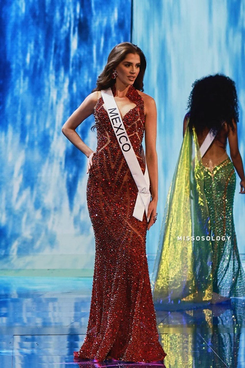 Đại diện Mexico Melissa Flores vẫn là một ứng cử viên nặng ký cho vương miện Miss Universe 2023 nhưng cô đã bị lu mờ bởi những thí sinh khác đã tỏa sáng ở bán kết. Melissa Flores từng là Hoa hậu Lửa ở Miss Earth 2018 - Hoa hậu Trái đất 2018.
