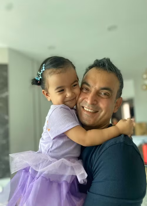 Chồng Võ Hạ Trâm rất cưng chiều con gái khiến đôi lúc nữ ca sĩ cảm thấy ghen tỵ.