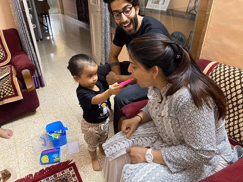 Bé Moon đoàn tụ cùng gia đình nội sau 2 năm xa cách.