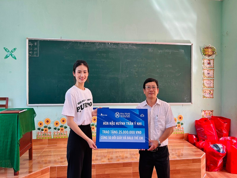 “3 tháng qua, Ý Nhi dành toàn bộ thời gian để có thể nhìn nhận lại bản thân của mình. Ý Nhi đã đọc, đã lắng nghe và xin phép sẽ tiếp thu tất cả các góp ý của quý vị khán giả. Ý Nhi sẽ cố gắng nỗ lực không ngừng nghỉ để có thể hoàn thiện bản thân của mình. Ý Nhi cảm ơn quý vị khán giả”, cô nói.