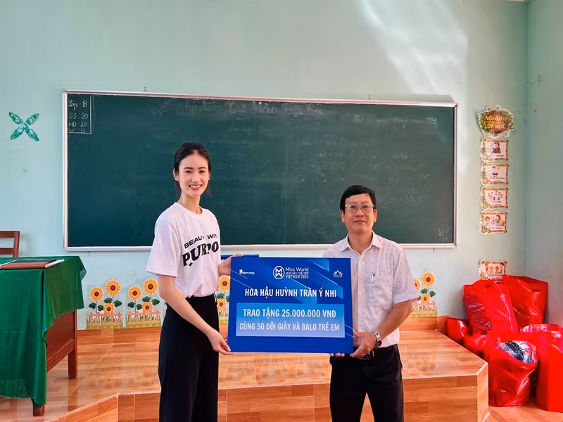 “3 tháng qua, Ý Nhi dành toàn bộ thời gian để có thể nhìn nhận lại bản thân của mình. Ý Nhi đã đọc, đã lắng nghe và xin phép sẽ tiếp thu tất cả các góp ý của quý vị khán giả. Ý Nhi sẽ cố gắng nỗ lực không ngừng nghỉ để có thể hoàn thiện bản thân của mình. Ý Nhi cảm ơn quý vị khán giả”, cô nói.