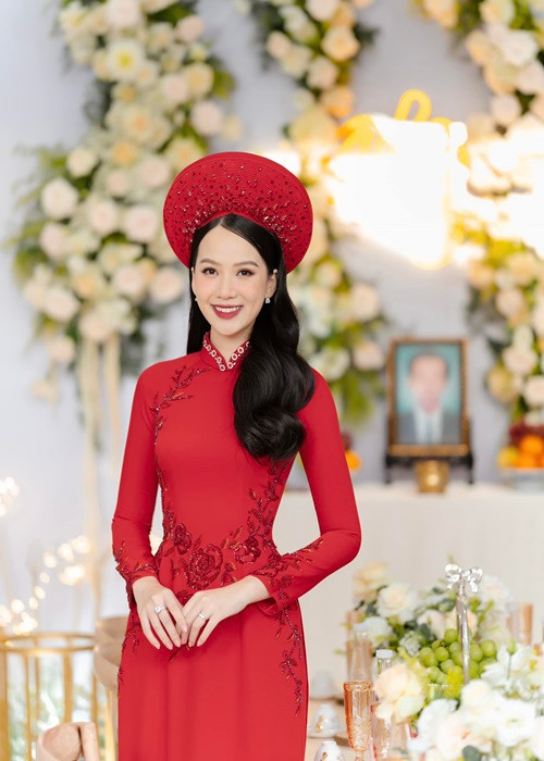 Top 5 Hoa hậu Việt Nam 2020 Phương Quỳnh kết hôn với doanh nhân Quang Vũ vào năm 2022. Cô không chia sẻ hình ảnh cận mặt người bạn đời.