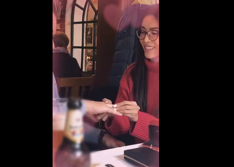 Bạn trai Minh Tú nói lời cảm ơn nữ người mẫu. Anh nhận lời cầu hôn của người yêu.