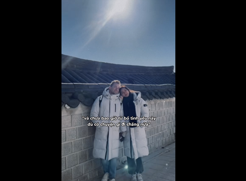 Hồi tháng 3/2023, nữ người mẫu cho biết, căn bệnh lạc nội mạc tử cung khiến cô khó có con. Vì vậy, chân dài từng đề nghị chia tay bạn trai.