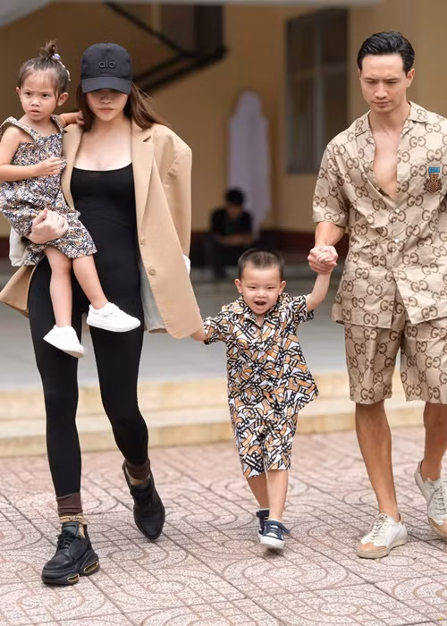 Vợ chồng Kim Lý đang có hai con chung: Lisa và Leon.