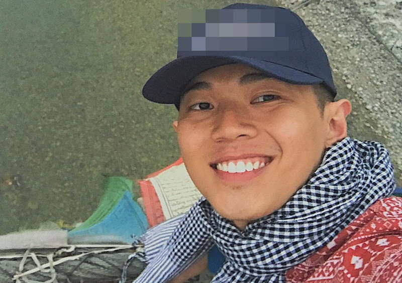 Đóng Cha và con và… xong, anh thất nghiệp. Công Hoàng quyết định đi đường vòng để theo đuổi đam mê phim ảnh. Anh khởi đầu với việc tham gia vào ê-kíp sản xuất chương trình Như chưa hề có cuộc chia ly, trải nghiệm nhiều vai trò, từ quay phim, dựng phóng sự, dẫn chương trình đến sản xuất, đồ họa… Ảnh: FBNV.