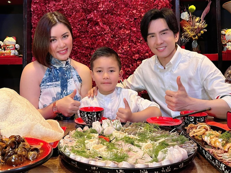 2 năm trước, Đan Trường ly hôn doanh nhân Thủy Tiên. Cả hai giữ mối quan hệ tốt đẹp sau khi chia tay.