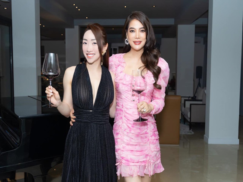 Vợ chồng Lý Thùy Chang - Chi Bảo dự tiệc sinh nhật của Trương Ngọc Ánh. Ảnh: FBNV.