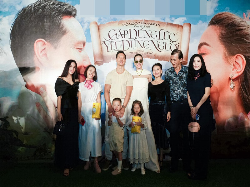 Cặp song sinh nhà Hồ Ngọc Hà có mặt tại sự kiện.