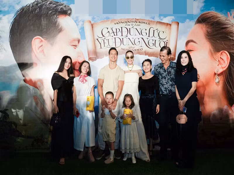 Cặp song sinh nhà Hồ Ngọc Hà có mặt tại sự kiện.