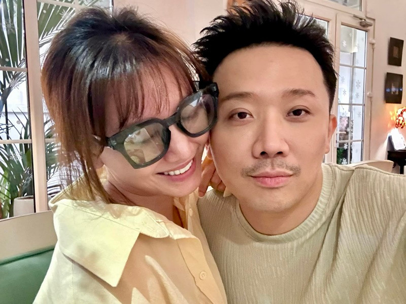 Ông xã Hari Won không giấu được vẻ mệt mỏi do lịch trình bận rộn. Ảnh: FBNV.