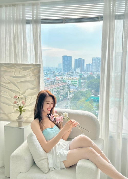 Thúy Ngân tiết lộ lý do cô chia tay bạn trai đầu tiên vì bị anh xúc phạm tới nghề nghiệp. Về mối tình thứ hai, cô quyết định chấm dứt mối quan hệ vì phát hiện những chuyện khúc mắc. Ảnh: FBNV.