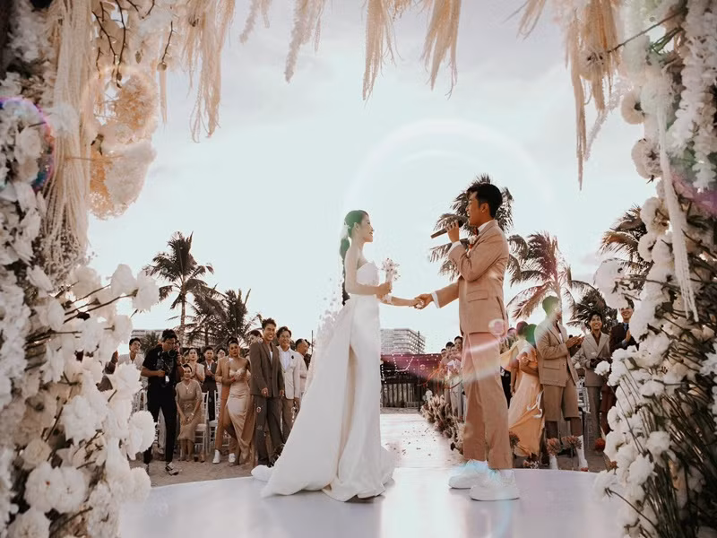 Đám cưới của Puka - Gin Tuấn Kiệt được tổ chức tại 3 nơi: Cam Ranh (ngày 4/11), TP HCM (ngày 6/11), Đồng Tháp (ngày 16/11).