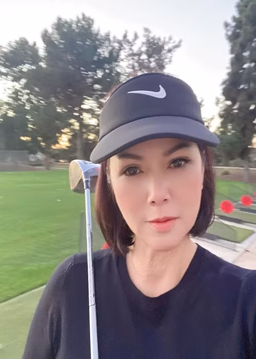 Gần đây, cô đam mê bộ môn golf. Ảnh: FBNV.