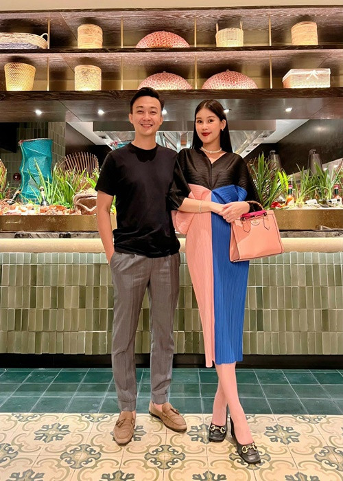 Lê Âu Ngân Anh đang mang bầu những tháng cuối.