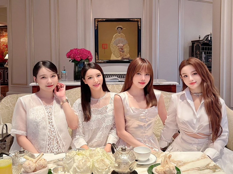 Nhiều người nhận xét gương mặt, thân hình của Sam có phần đầy đặn nhưng cô vẫn tươi tắn.