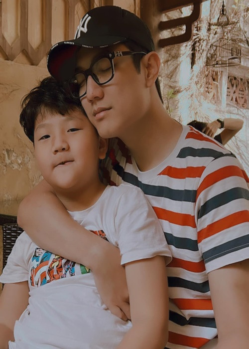 Thu Quỳnh chia sẻ trên Dân Việt, bé Be - con trai của cô và chồng cũ luôn theo dõi phim của Chí Nhân. Còn Chí Nhân chia sẻ trên Người Đưa Tin, thi thoảng anh vẫn cùng với con trai xem phim của Thu Quỳnh khi bé về nhà với anh.