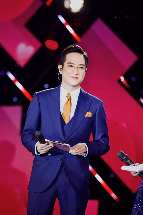 Ngoài đóng phim, Chí Nhân còn làm MC.