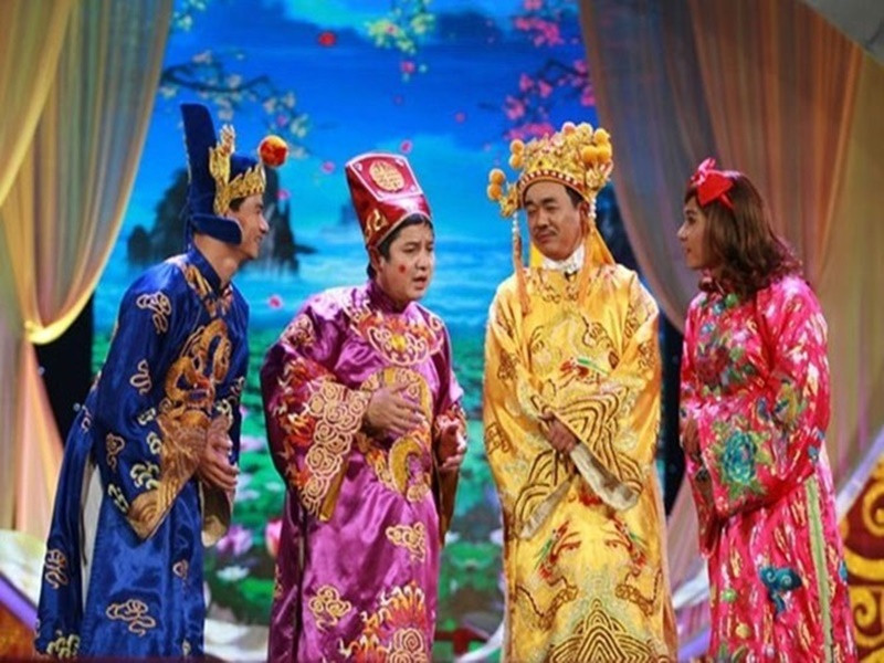 Năm 2002, Quốc Khánh tham gia chương trình Gặp nhau cuối tuần, sau đó đảm nhận vai Ngọc Hoàng trong Táo Quân. Đến nay, Ngọc Hoàng vẫn là vai diễn để đời của Quốc Khánh. Ảnh: VTV.