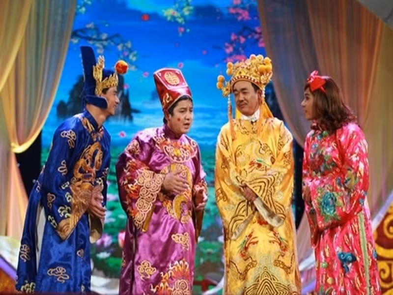 Năm 2002, Quốc Khánh tham gia chương trình Gặp nhau cuối tuần, sau đó đảm nhận vai Ngọc Hoàng trong Táo Quân. Đến nay, Ngọc Hoàng vẫn là vai diễn để đời của Quốc Khánh. Ảnh: VTV.