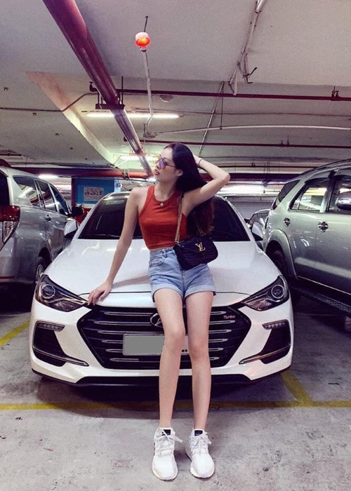 Hoa hậu Hoàn vũ Việt Nam 2019 từng khoe chiếc xe có giá khoảng hơn 700 triệu đồng. Ảnh: Saostar.