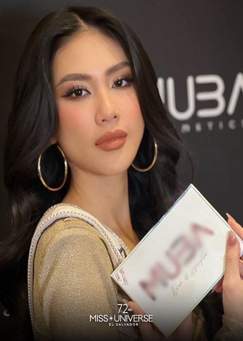 Hoa hậu Bùi Quỳnh Hoa "lột xác" dưới bàn tay của chuyên gia trang điểm ở Miss Universe 2023. Ảnh: Miss Universe.